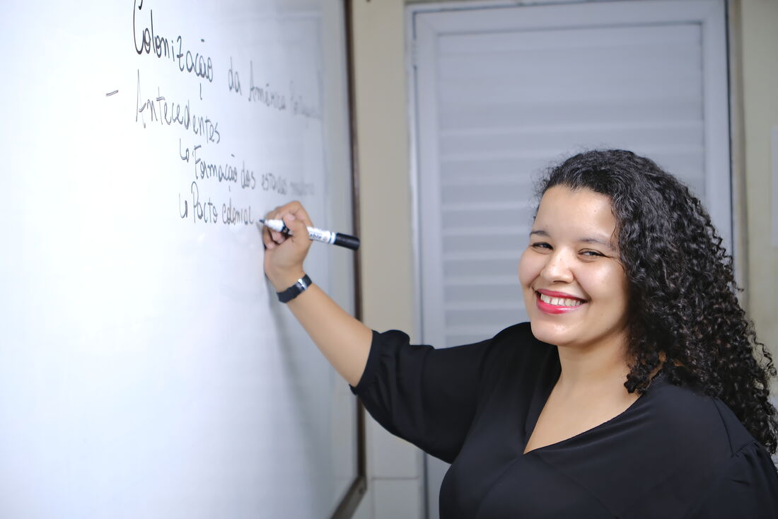 Isabelle França ensina História, Sociologia e Filosofia no preparatório do Sesc Piedade