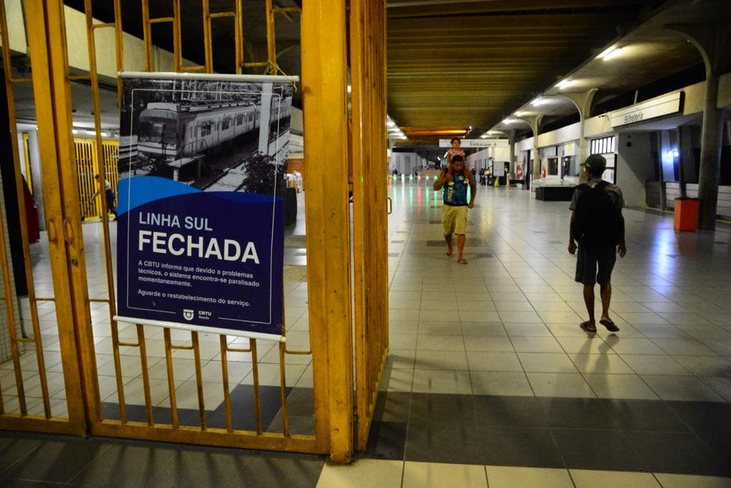 Paralisação da Linha Sul do Metrô do Recife