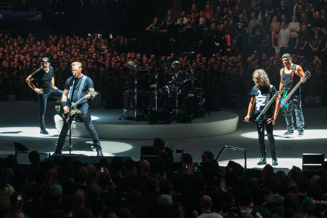 Metallica anuncia novo álbum e turnê mundial