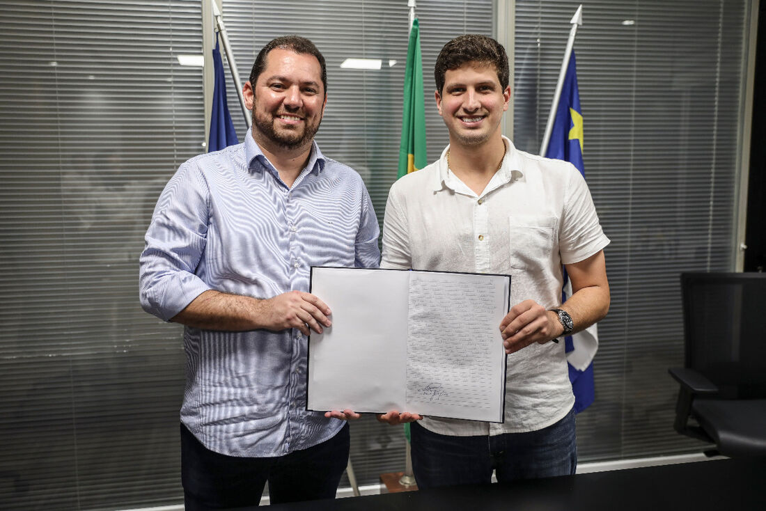 Romerinho Jatobá assume interinamente a Prefeitura do Recife. João Campos viaja à Inglaterraprefeito