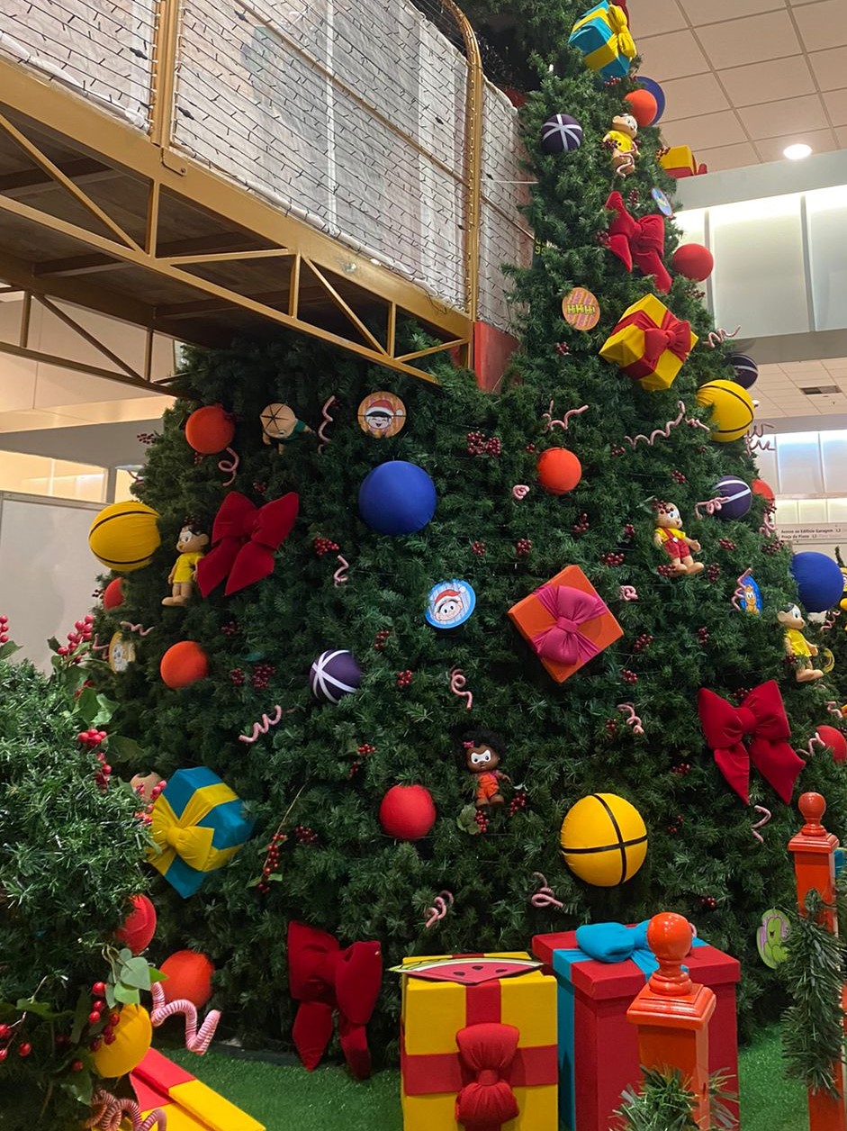 Labirinto De Natal Para Crianças Com Personagens De Papai Noel E