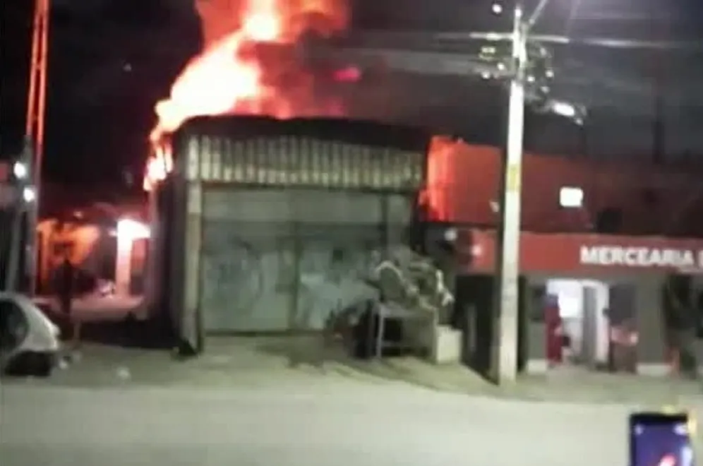 Chamas foram debeladas depois da meia-noite desta quarta (16)