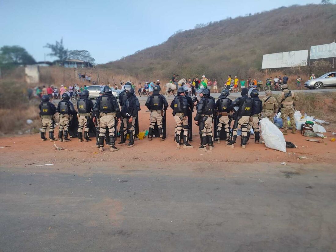 PRF libera bloqueios de vias em Pernambuco