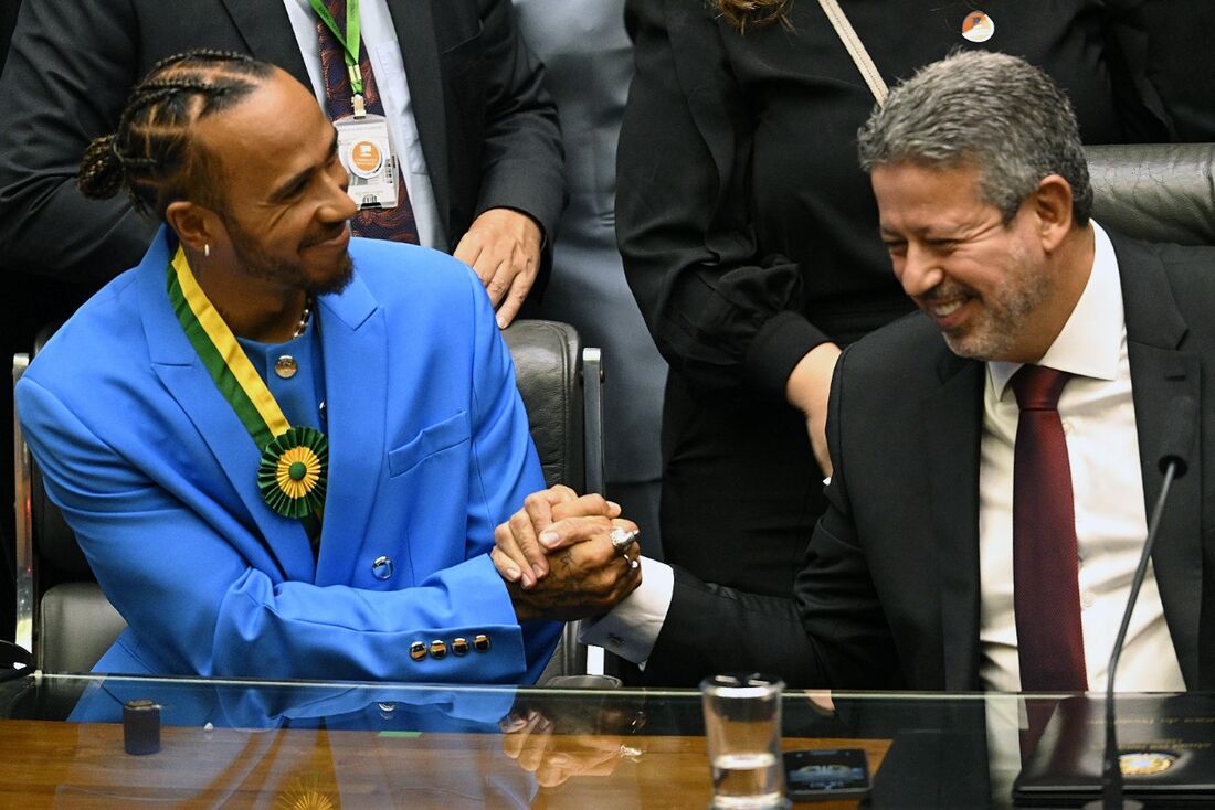 Lewis Hamilton com o presidente da Câmara, Arthur Lira