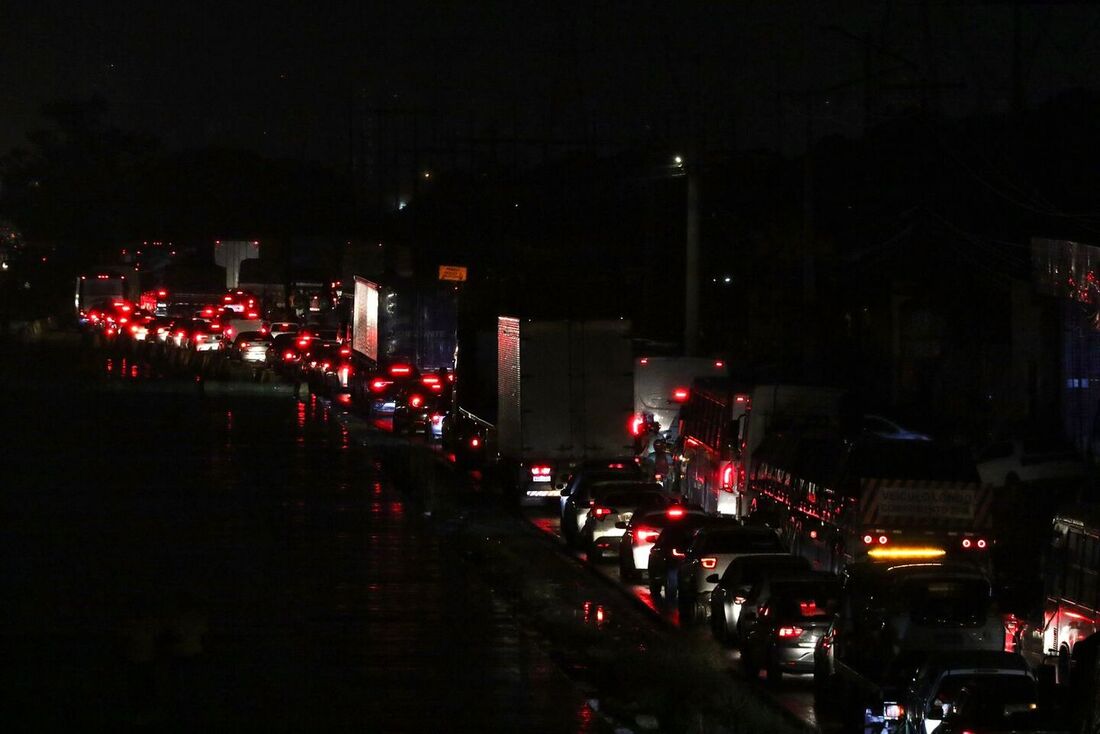 Congestionamento na BR-232, em Jaboatão dos Guararapes