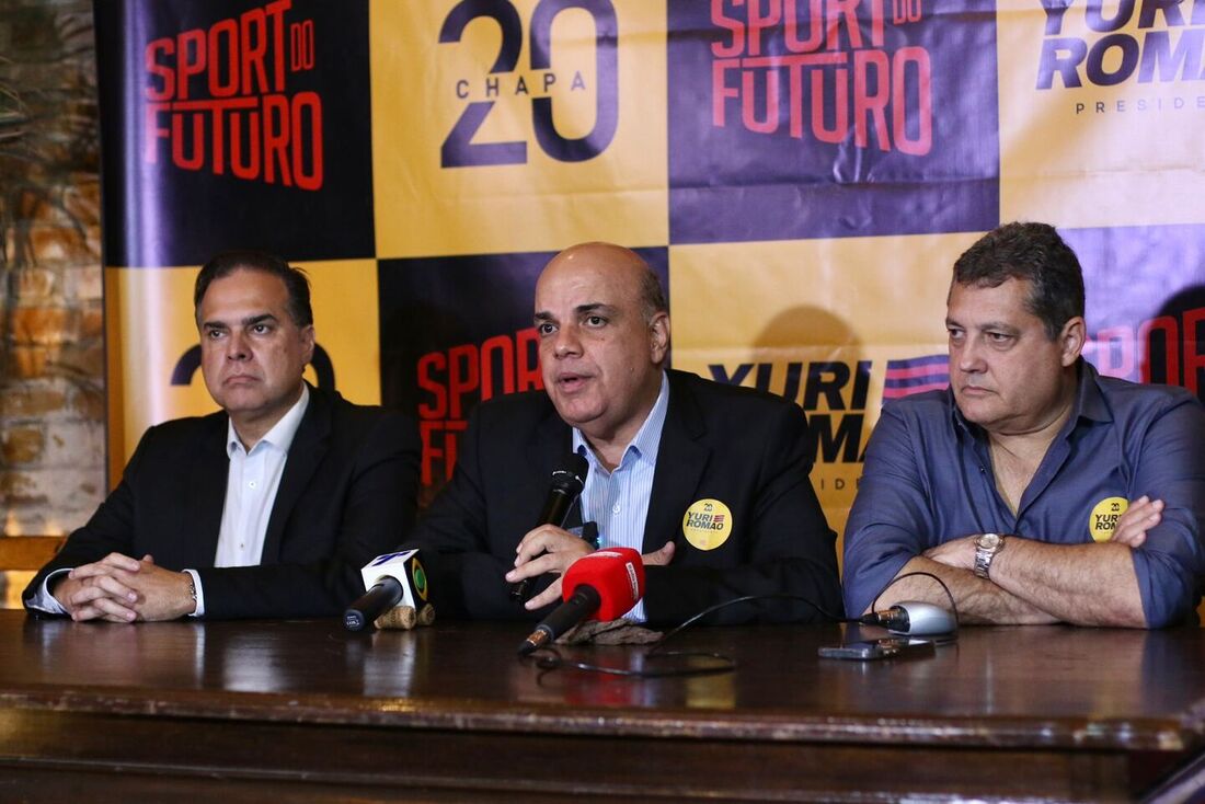 Yuri Romão (centro), presidente do Sport