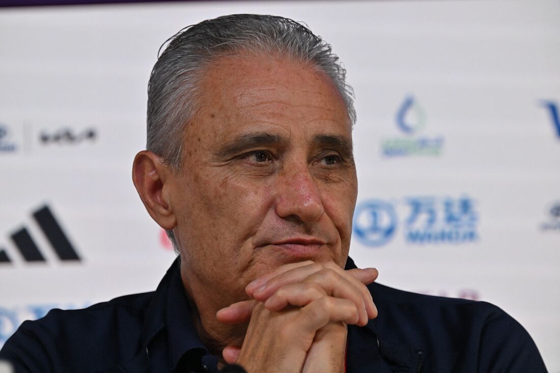 Técnico Tite em coletiva de imprensa em Doha, nesta quinta-feira (1)