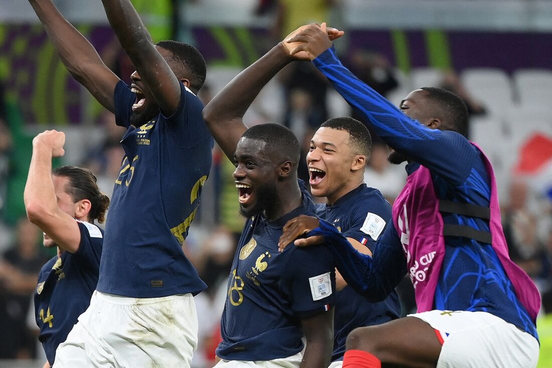 Em exibição de gala, seleção francesa se classificou para as quartas diante dos poloneses