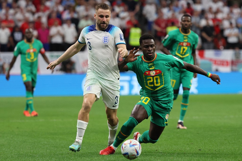 Partida entre Senegal e Inglaterra acontece neste domingo (4)