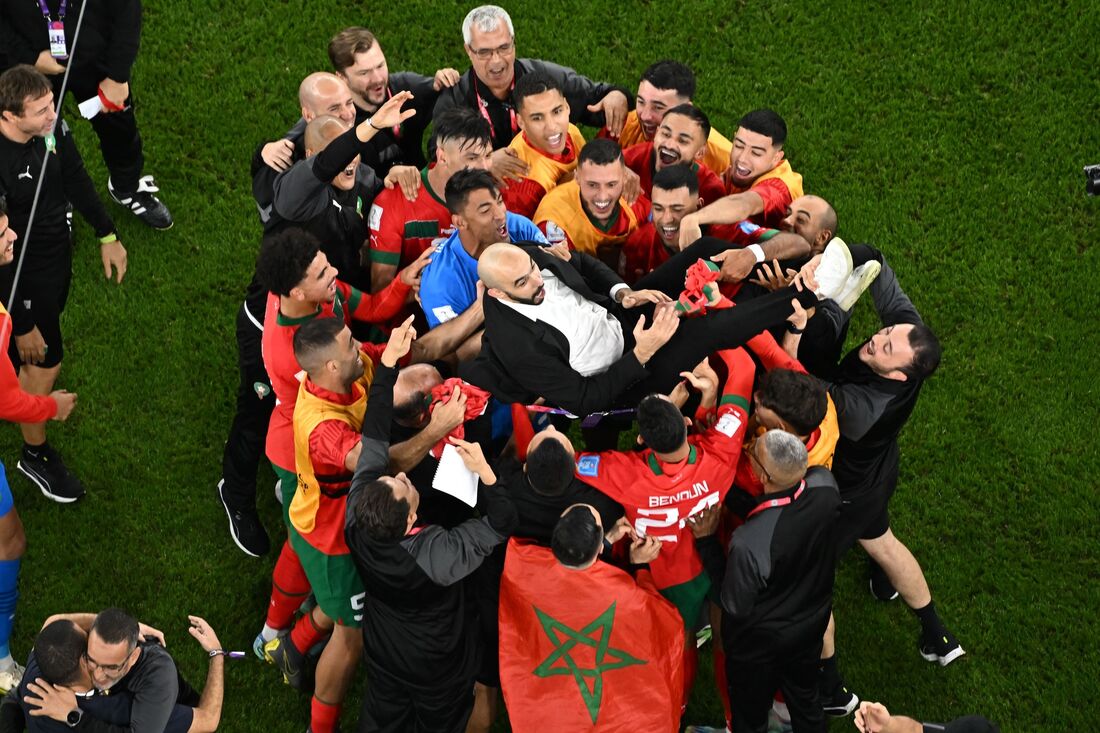 Marrocos vence Espanha e é 1ª seleção árabe a chegar nas quartas