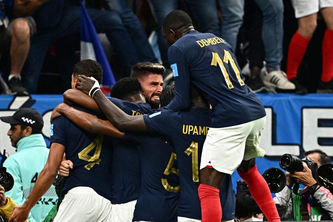 Franceses comemoram gol da classificação contra a Inglaterra