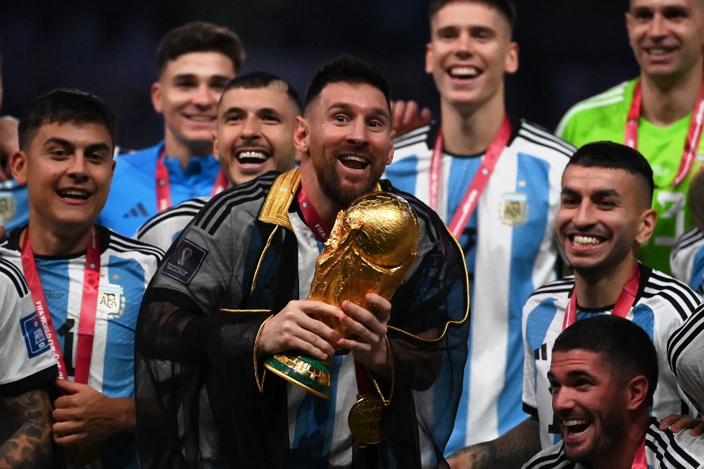 Messi com a taça da Copa do Mundo