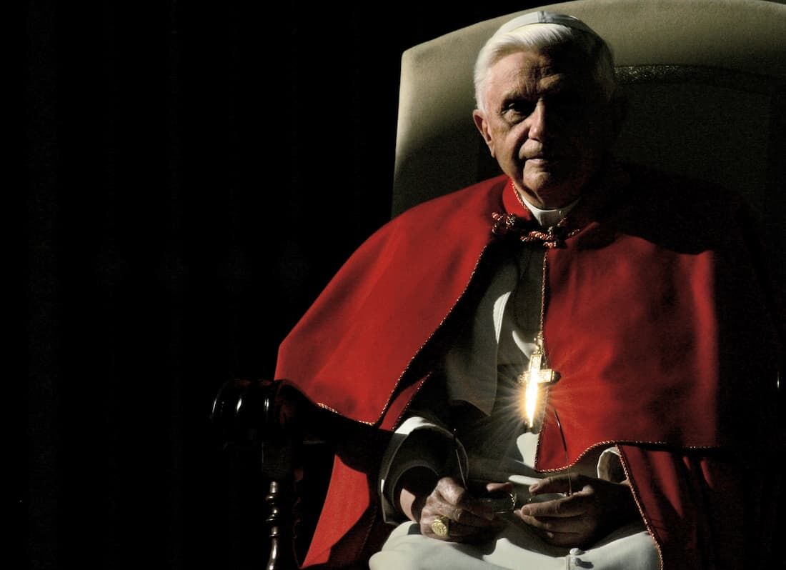 Bento XVI está "muito doente", revela papa Francisco