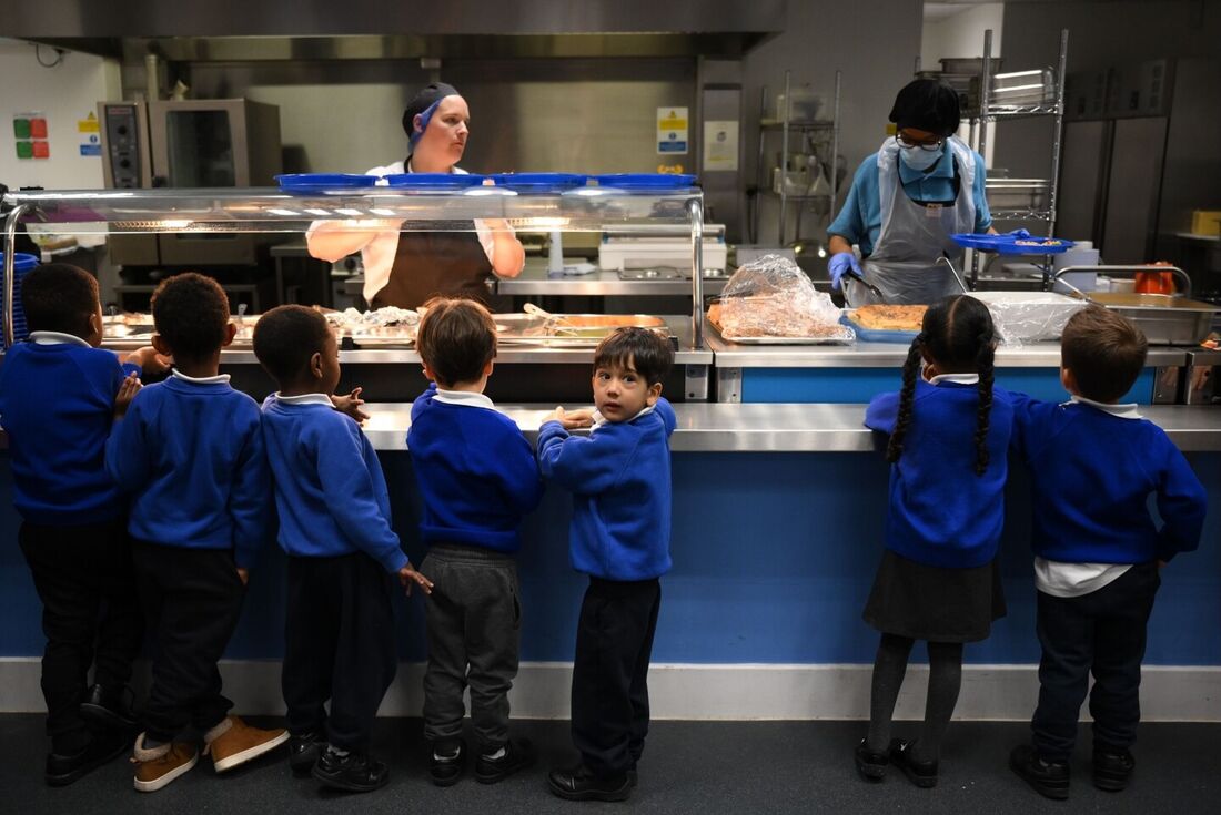 Famílias britânicas têm dificuldades para pagar merenda escolar dos filhos