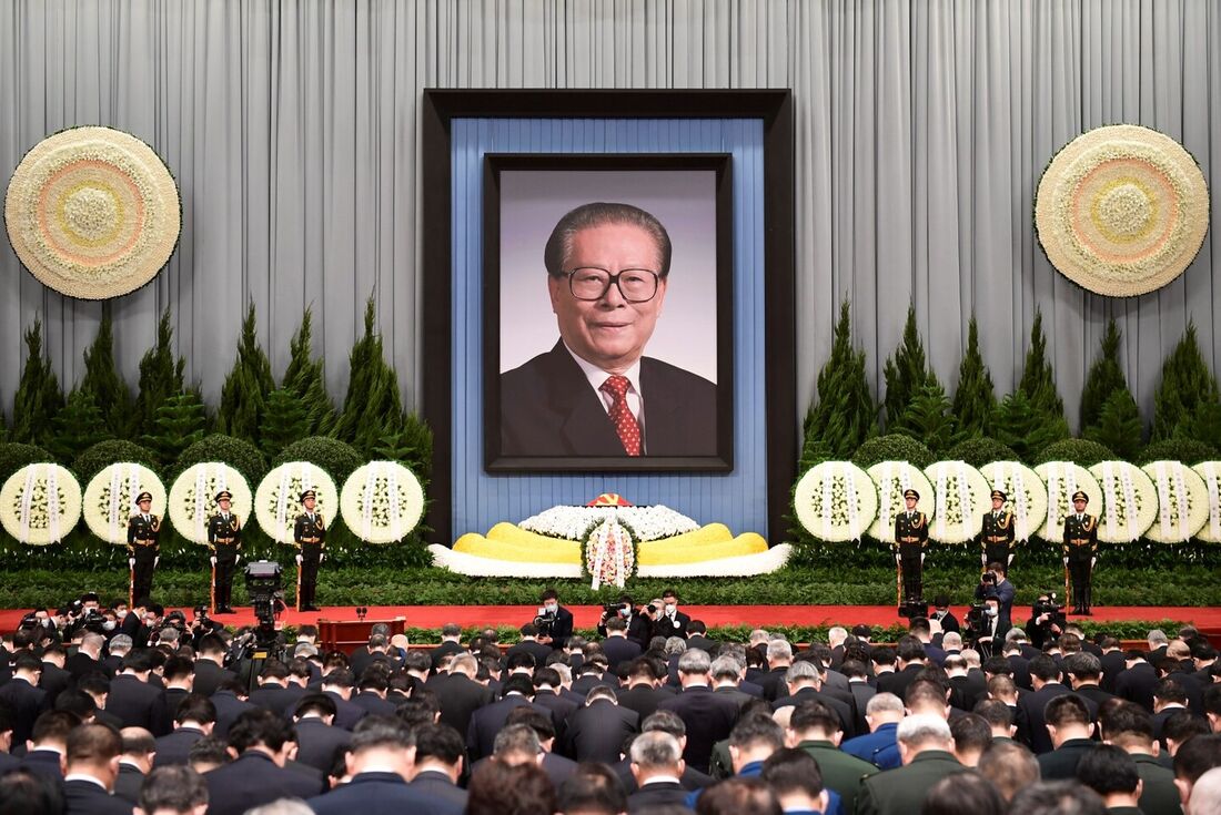 China presta homenagem nacional a Jiang Zemin