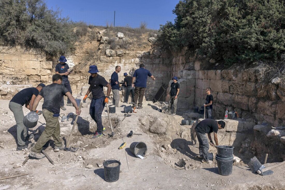 Israel revela importante gruta funerária de mais de 2 mil anos