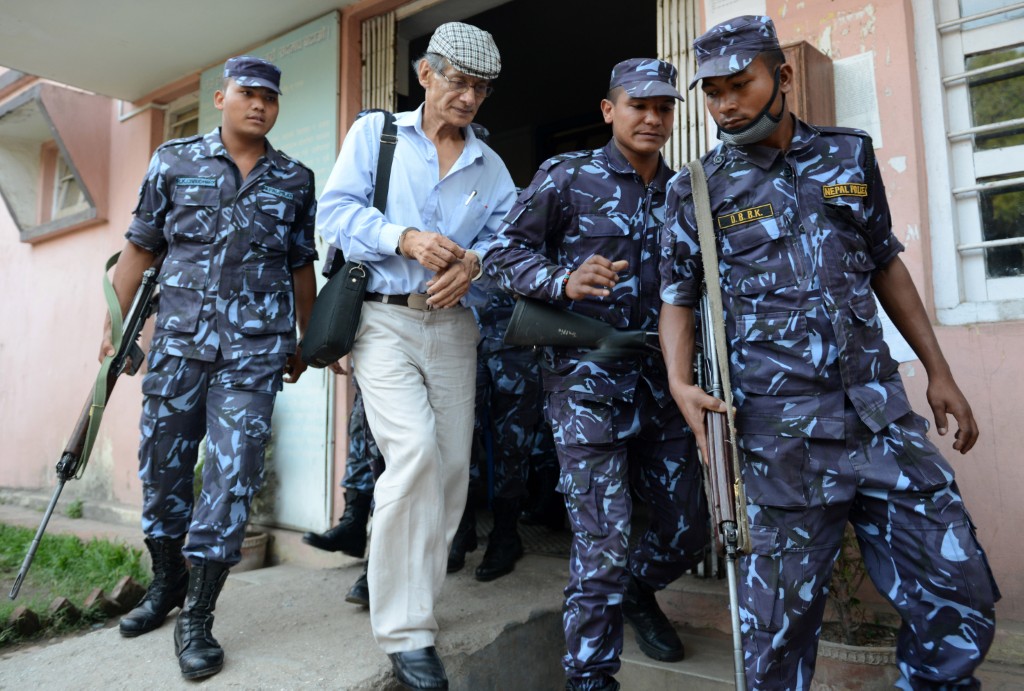 Tribunal do Nepal ordena soltura do assassino em série Charles Sobhraj, o "Serpente"