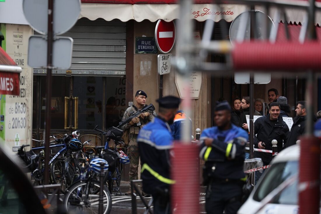 Dois mortos e quatro feridos em tiroteio em Paris