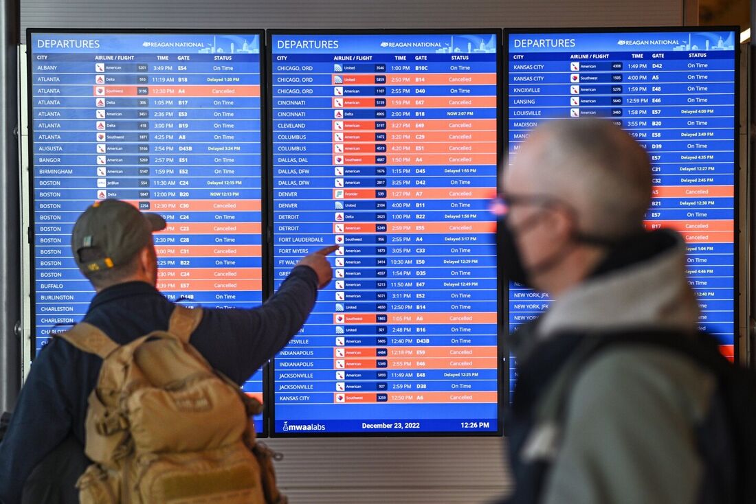 Tempestade de inverno nos EUA fechou diversos aeroportos em grande parte do país 