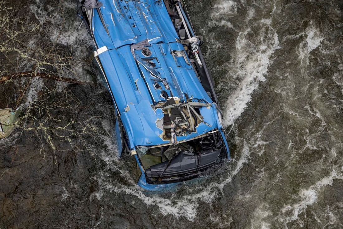 Acidente com ônibus na Espanha deixa cinco mortos