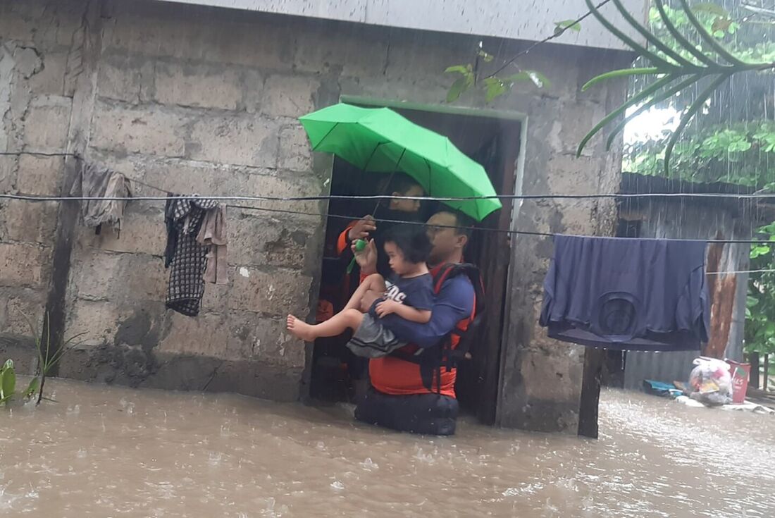 Inundações deixam oito mortos e milhares de desabrigados nas Filipinas