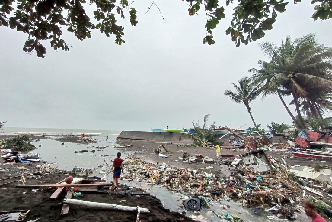 Balanço de inundações nas Filipinas sobe para 25 mortes