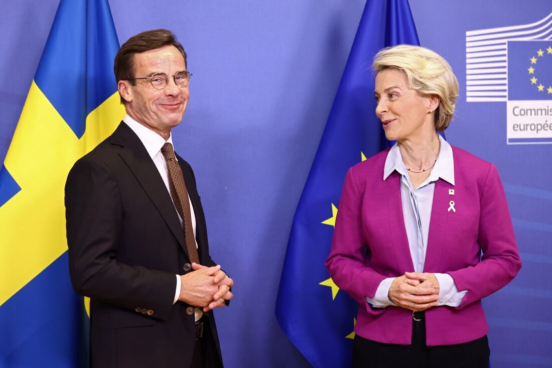 O primeiro-ministro da Suécia, Ulf Kristersson, é recebido pela presidente da Comissão Europeia, Ursula von der Leyen