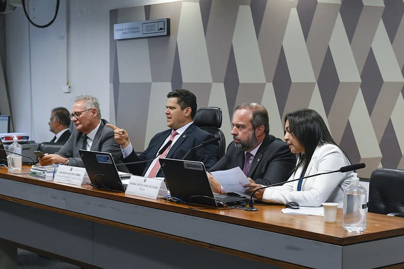 Comissão de Constituição, Justiça e Cidadania (CCJ) realiza reunião para análise da PEC da Transição