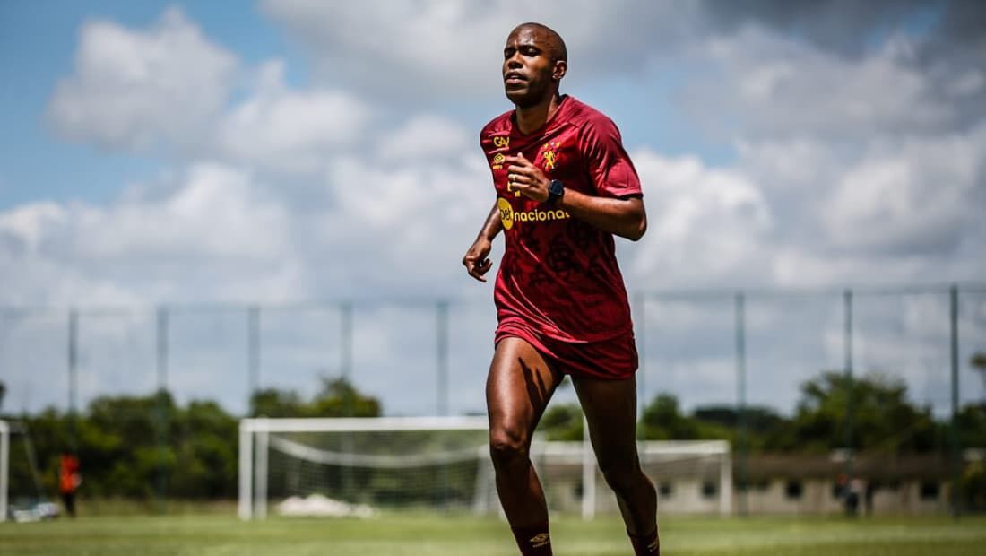 Fabinho, volante do Sport, se reapresentou para a pré-temporada nesta segunda (12)