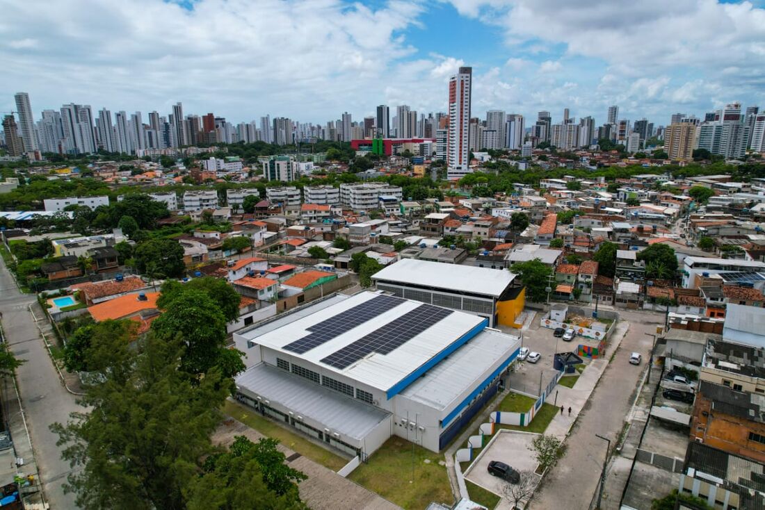 Escola Municipal da Mangabeira contemplada pelo programa Escola Solar no Grau, da Prefeitura do Recife. 