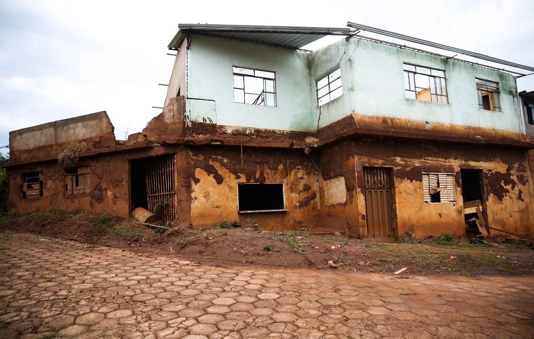 Ruínas em Bento Rodrigues, distrito de Mariana, dois anos após a tragédia do rompimento da Barragem de Fundão, da mineradora Samarco