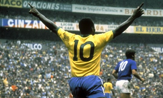 Pelé e a camisa 10 durante a final da Copa do Mundo de 1970 