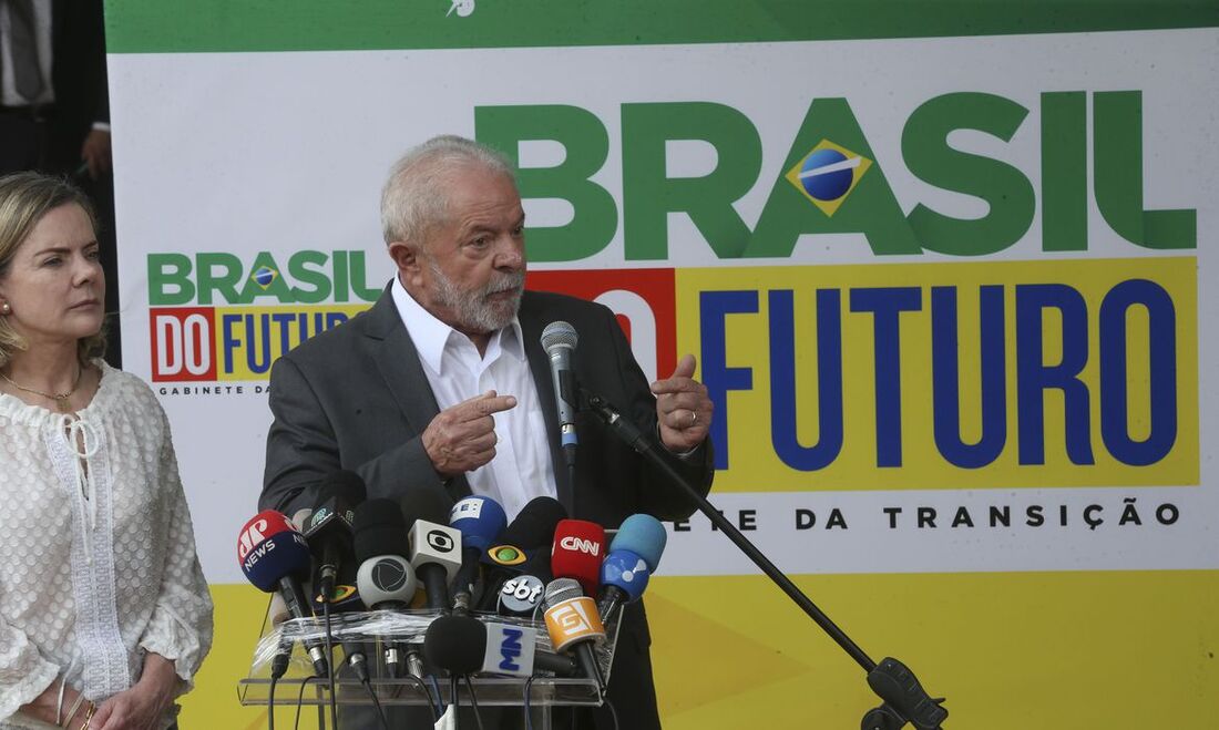 No dia 20 de novembro, Lula realizou uma laringoscopia para retirada de leucoplasia da prega vocal esquerda, uma lesão na laringe