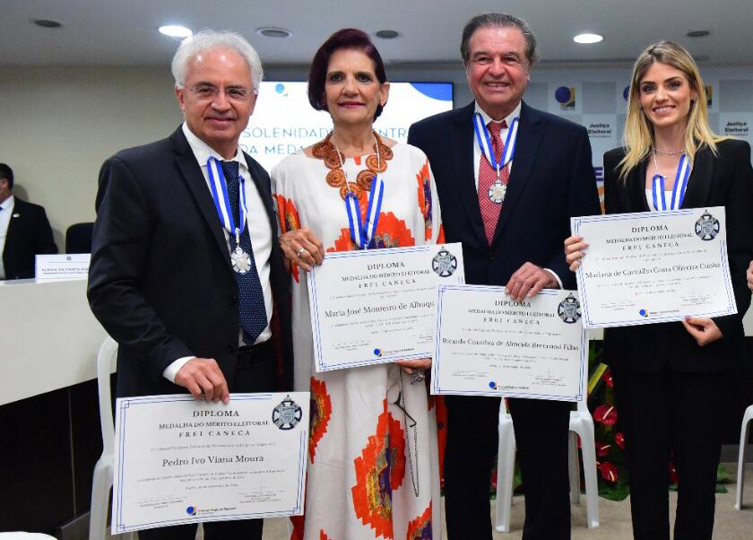 Pedro Ivo Viana Moura, Maria José Monteiro, Ricardo Brennand Filho e Mariana Costa homenageados pelo TRE-PE