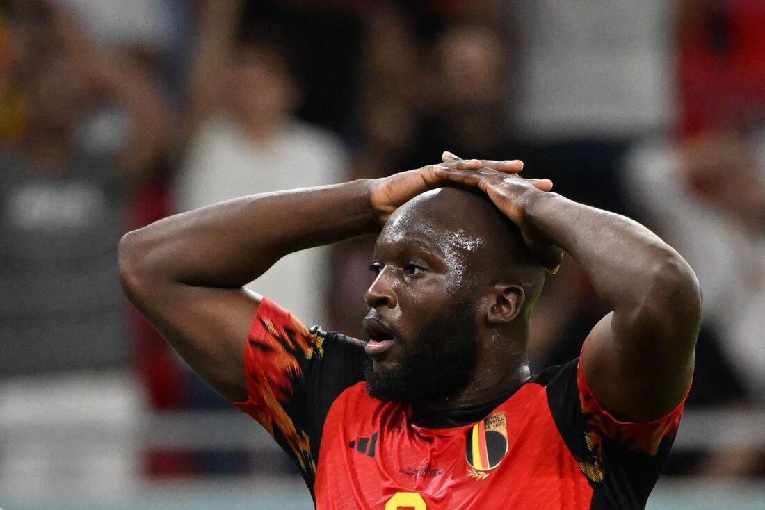 Lukaku perde chances claras de gol e fica inconsolável após eliminação da Bélgica da Copa do Mundo