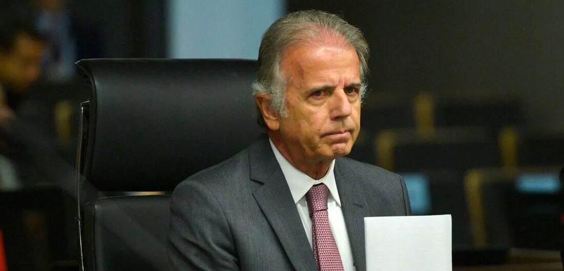 José Múcio: ""Vamos conversar para que tudo seja tranquilo, como se fosse uma passagem de comando"