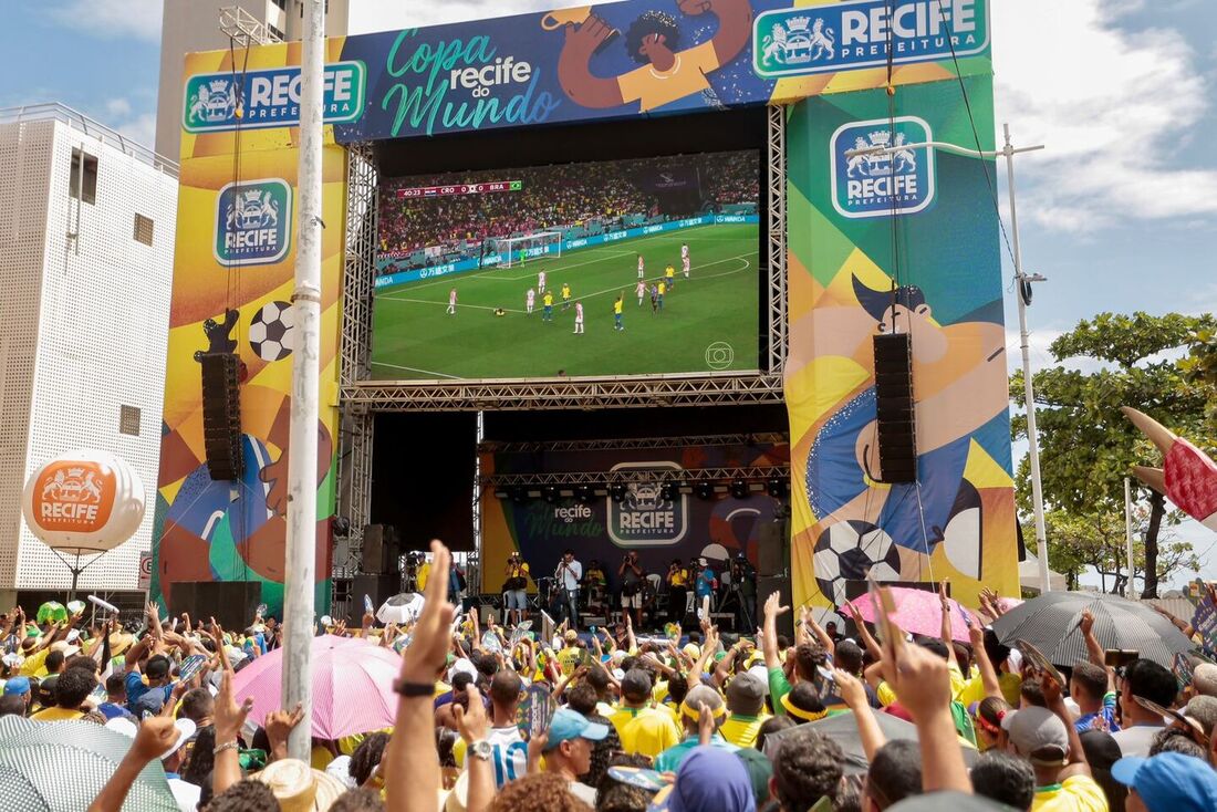 Chuva não atrapalha festa da torcida no Recife com a 2ª vitória do