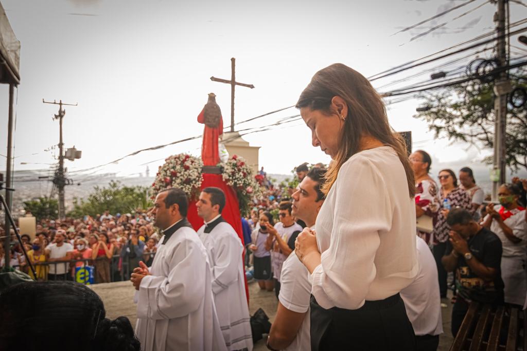 Raquel participa de celebração em homenagem a Santa Luzia
