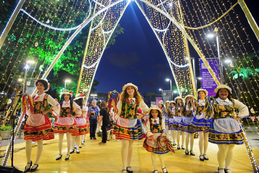 Pastoril Giselly Andrade, de Água Fria, foi o primeiro a se apresentar na abertura do ciclo natalino, na Avenida Rio Branco