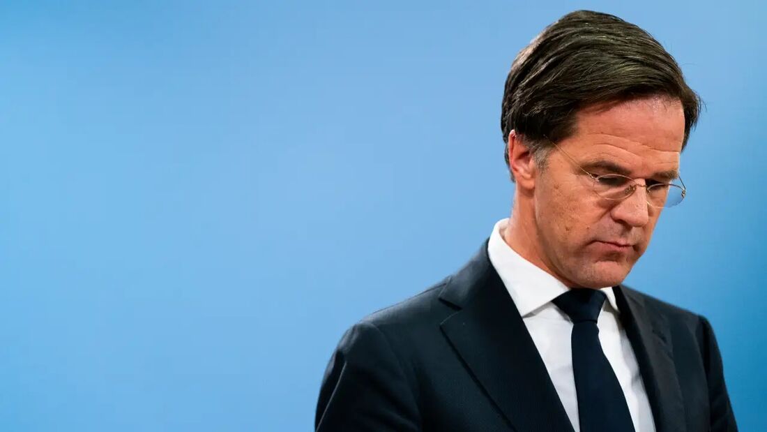 Mark Rutte, primeiro-ministro da Holanda. Rutte também pronunciou as desculpas em inglês, papiamento e surinamês, línguas faladas nas ilhas do Caribe e no Suriname