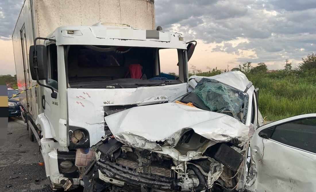 Acidente aconteceu no km 189 da BR 232, em Sanharó, na região Agreste de Pernambuco.