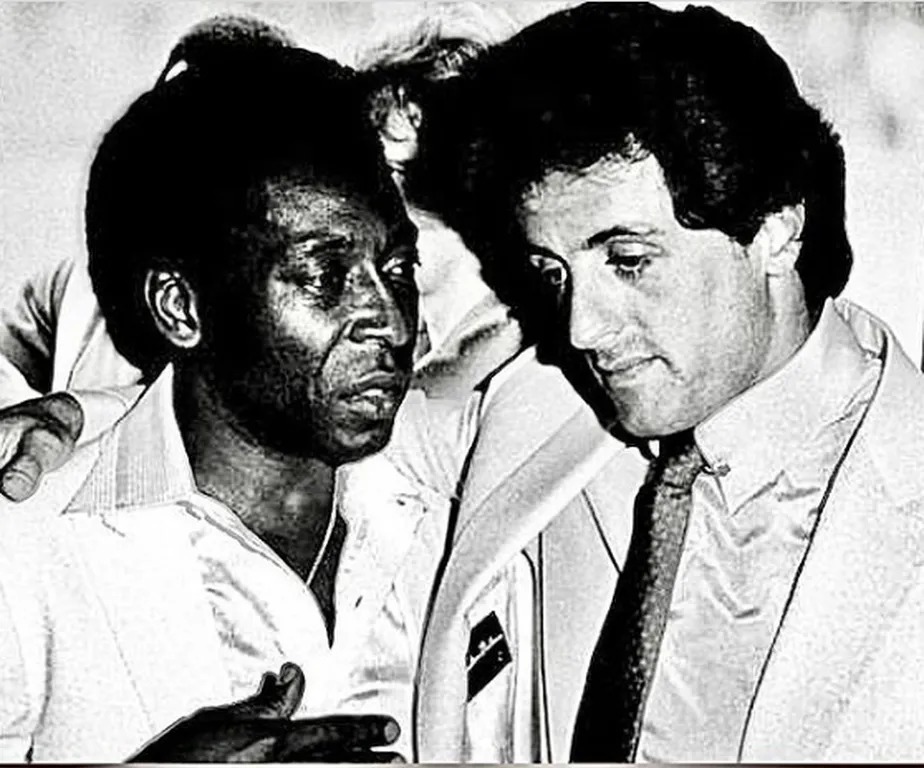 Pelé ao lado de Stallone em foto compartilhada pelo ator