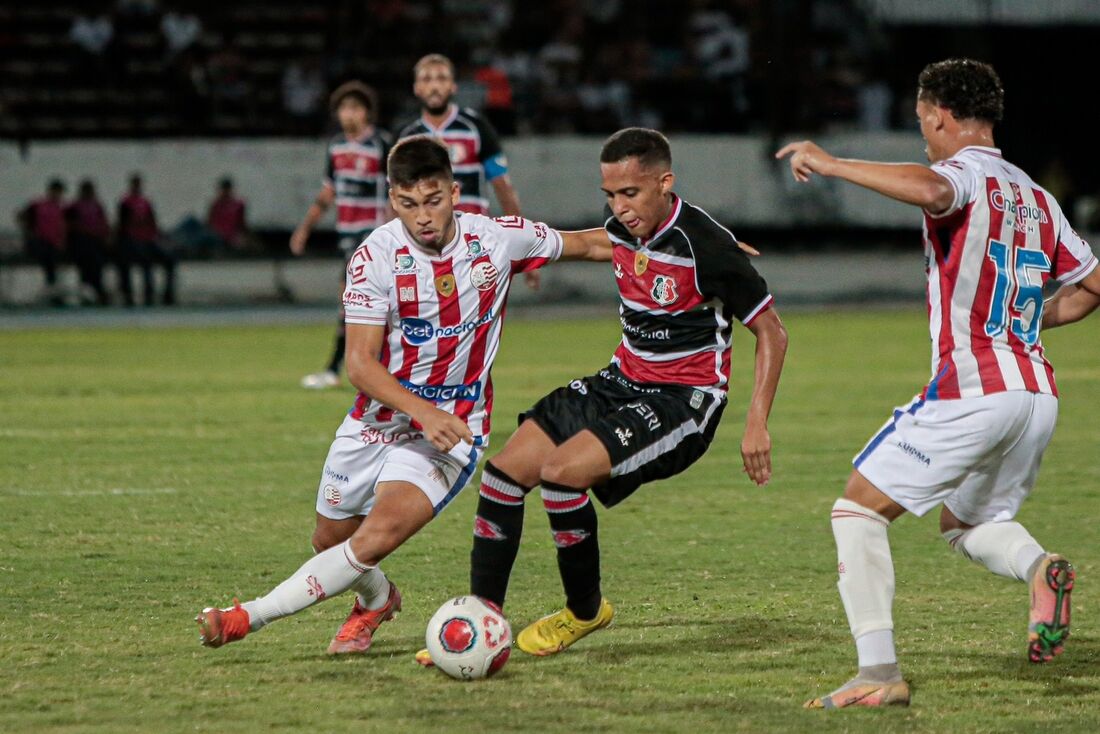 Santa Cruz-PE sai na frente, mas Sousa vira o jogo e vence por 2 a