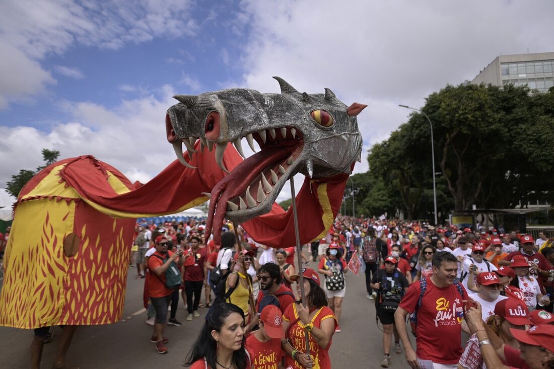 Dragão do bloco Eu Acho É Pouco em Brasília