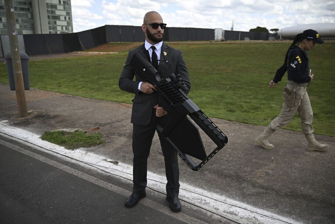 Polícia Federal utilizou equipamento para impedir presença de drones durante a posse de Lula neste domingo (1) 