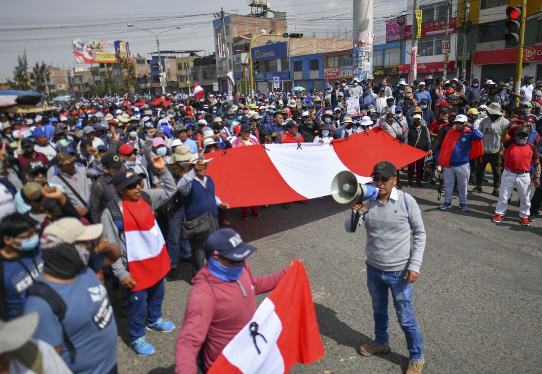 Protestos no Peru levam a bloqueios de estradas e manifestações em várias regiões