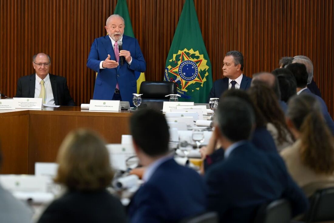 Lula em primeira reunião ministerial