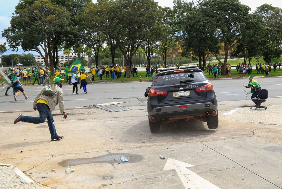 Como os terroristas que invadiram Planalto, STF e Congresso serão identificados pela PF