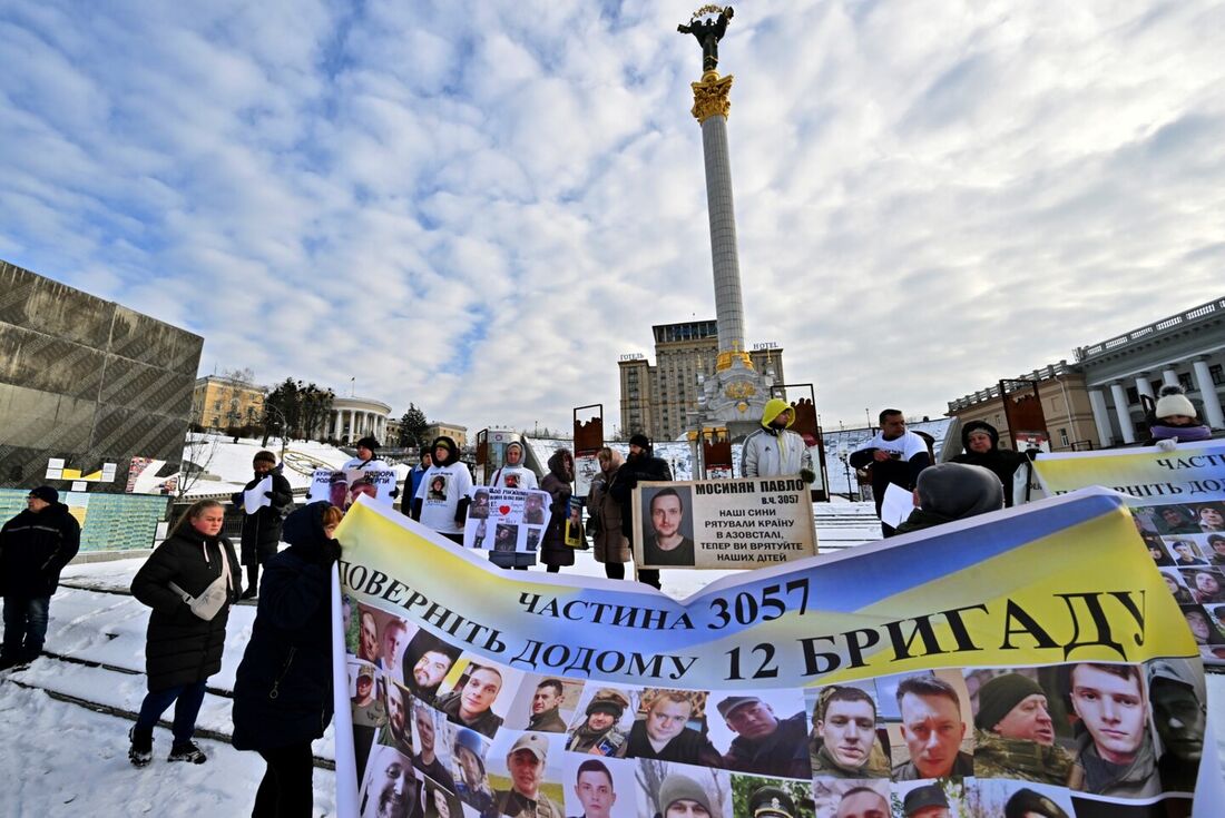 Manifestação de parentes de militares ucranianos (POWs) e civis supostamente capturados pelas forças russas