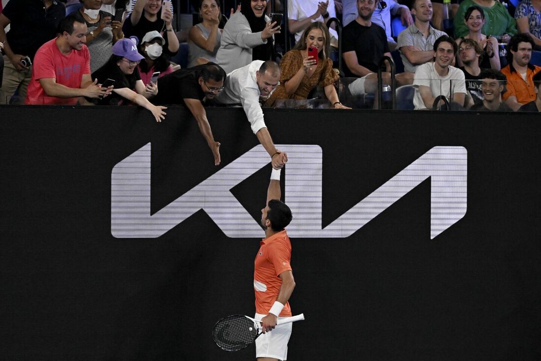 "Emocionado", Djokovic reencontra público em Melbourne em jogo exibição contra Kyrgios